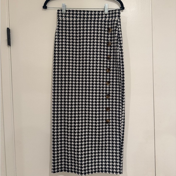 SHEIN Dresses & Skirts - SHEIN Black & White Houndstooth Midi Pencil Skirt (Size S / US 4)